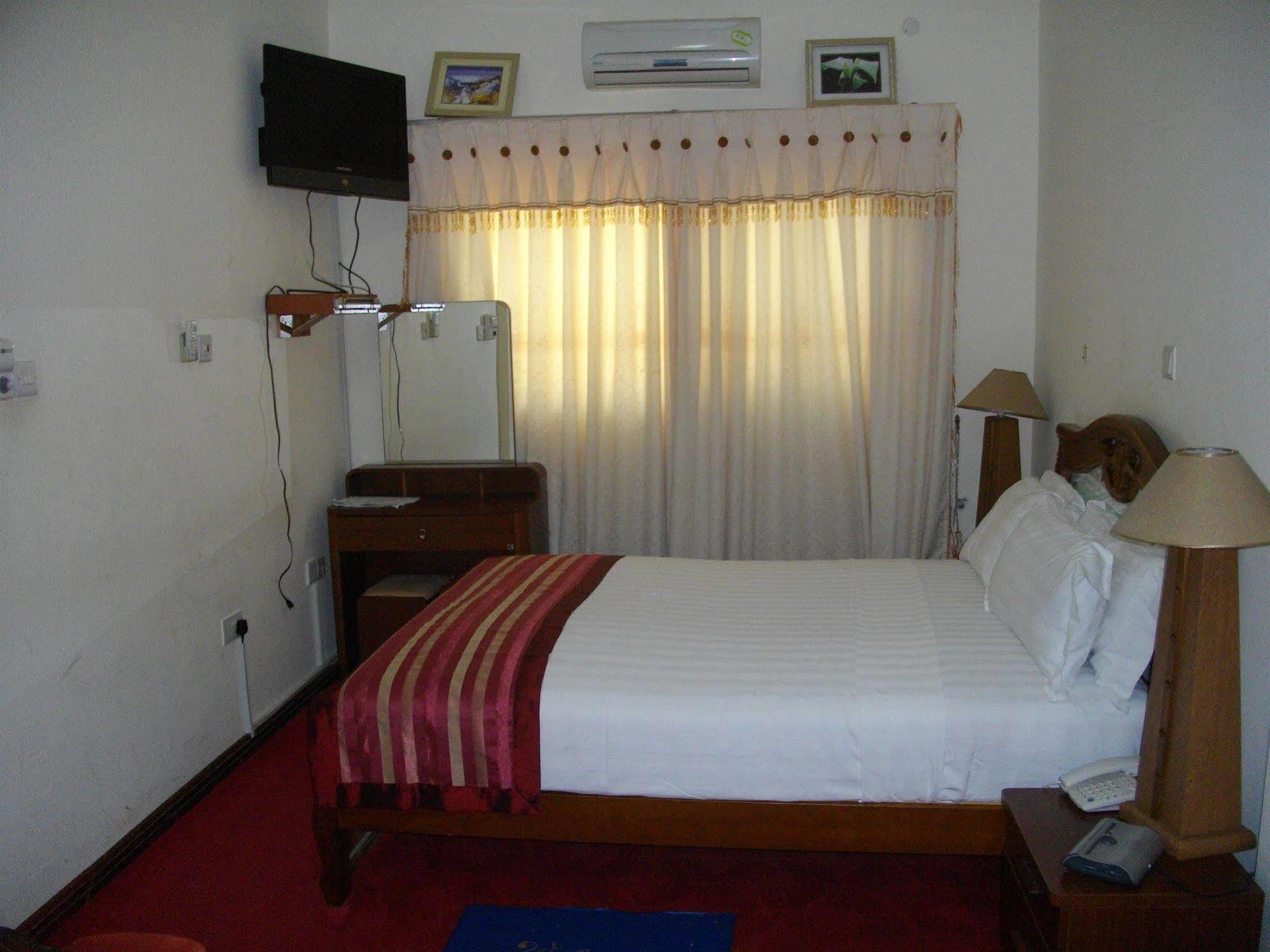 De Holiday Beach Hotel Kokrobite Eksteriør bilde